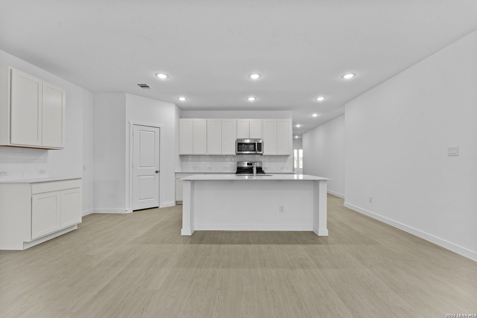 2299 Fort Davis Pass. Marion, TX 78124