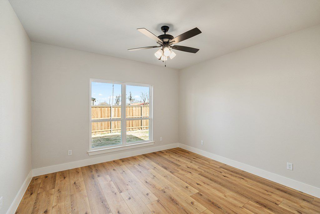 502 Limestone Cir. Mabank, TX 75147
