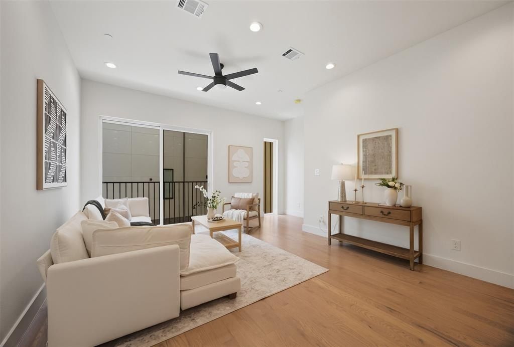 4517 Munger Avenue. Dallas, TX 75204