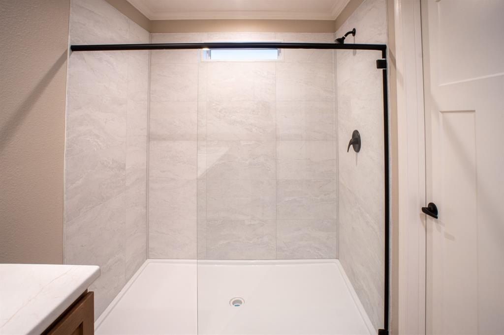 1206 Karen Lane. Groesbeck, TX 76642