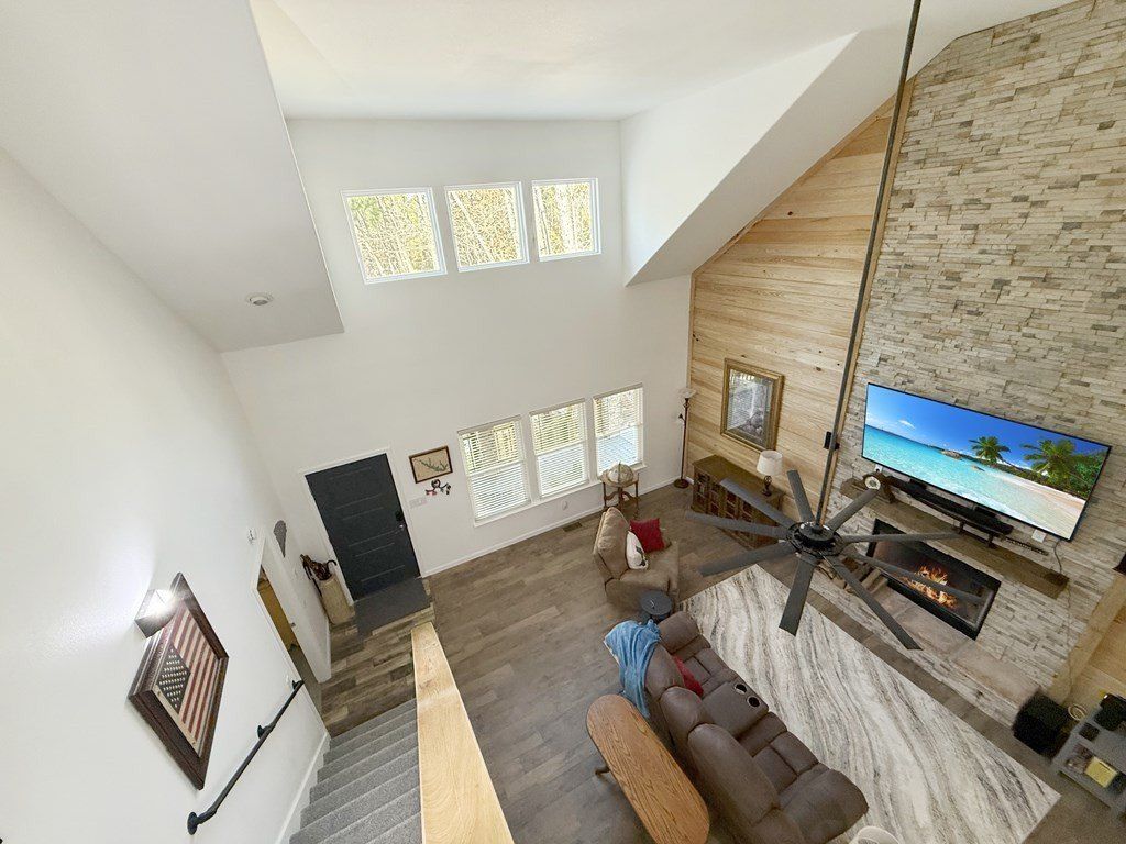 140 Deodar Drive. Brookeland, TX 75931