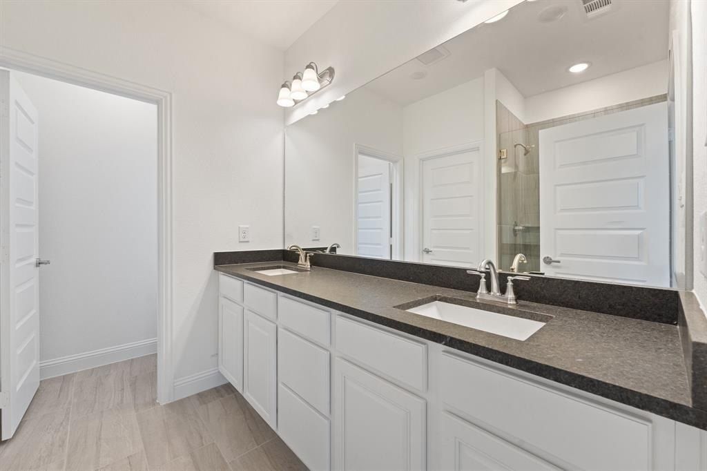 10305 Livestock Avenue. Venus, TX 76084