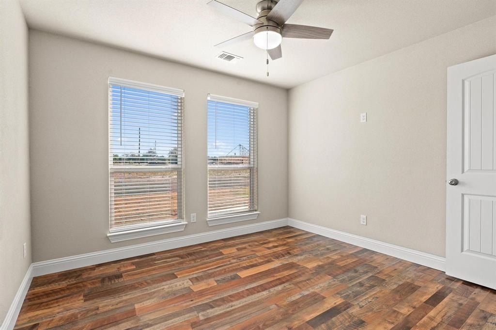 899 W Cardinal Street. Ector, TX 75439