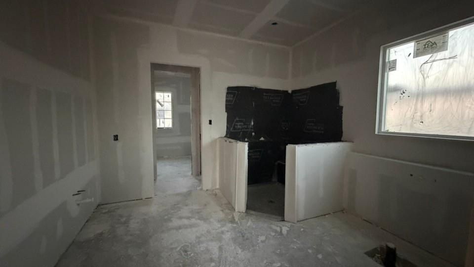 907 Perrin Lane. Van Alstyne, TX 75495