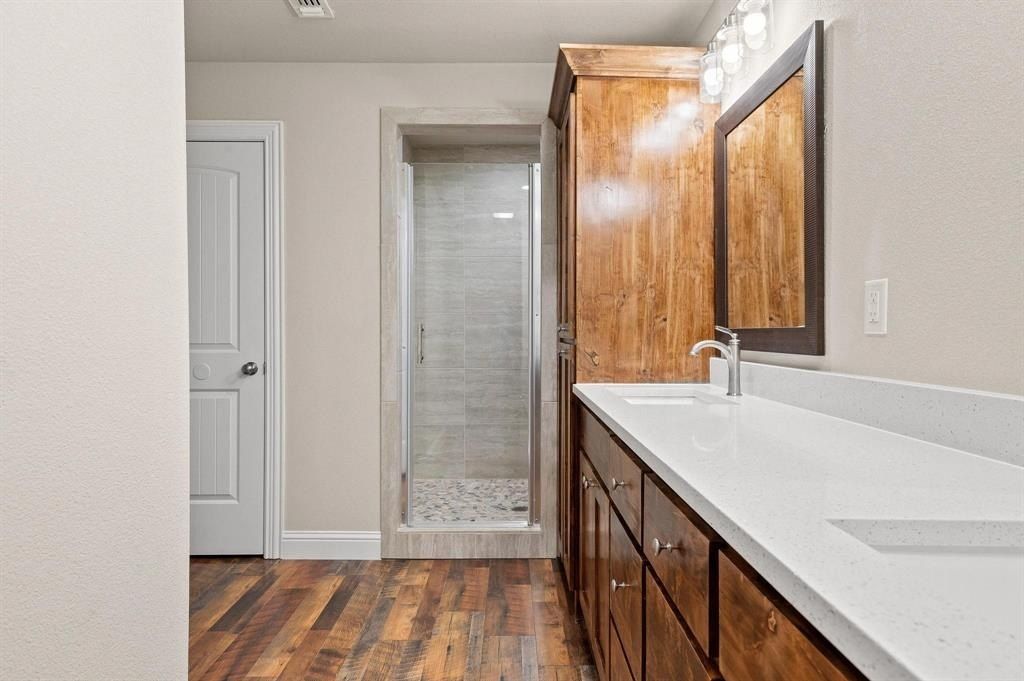 899 W Cardinal Street. Ector, TX 75439