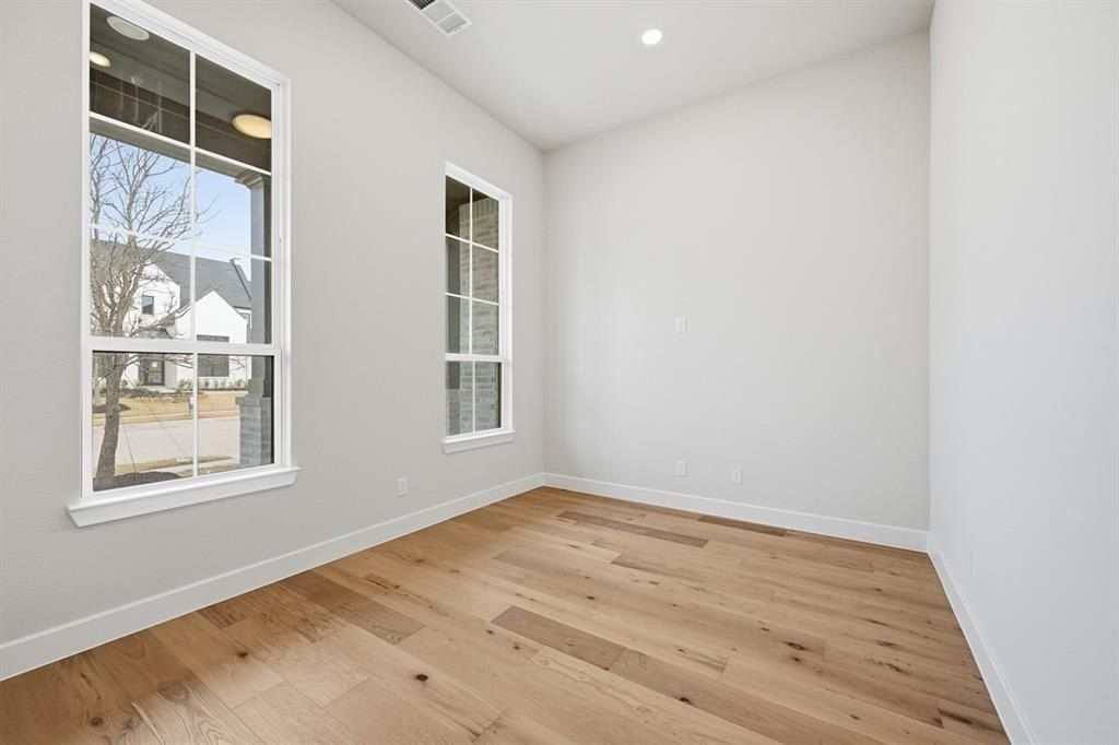 4317 Sandbrock Parkway. Aubrey, TX 76227