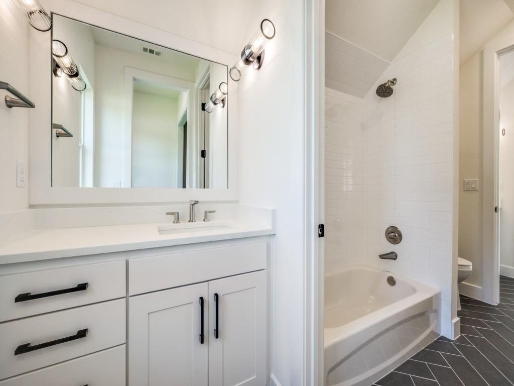 301 Fairmount. Denton, TX 76210