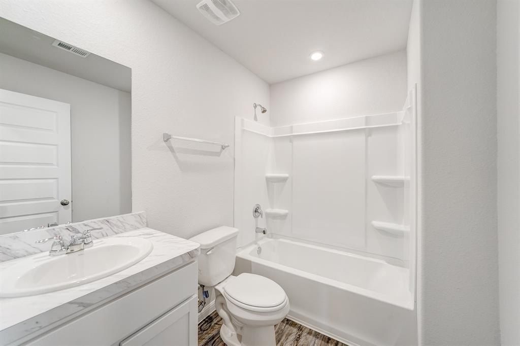 Clover Court. Chandler, TX 75758