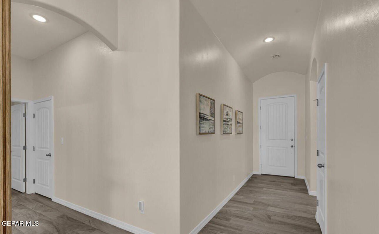 437 Vista Del Rio. El Paso, TX 79932