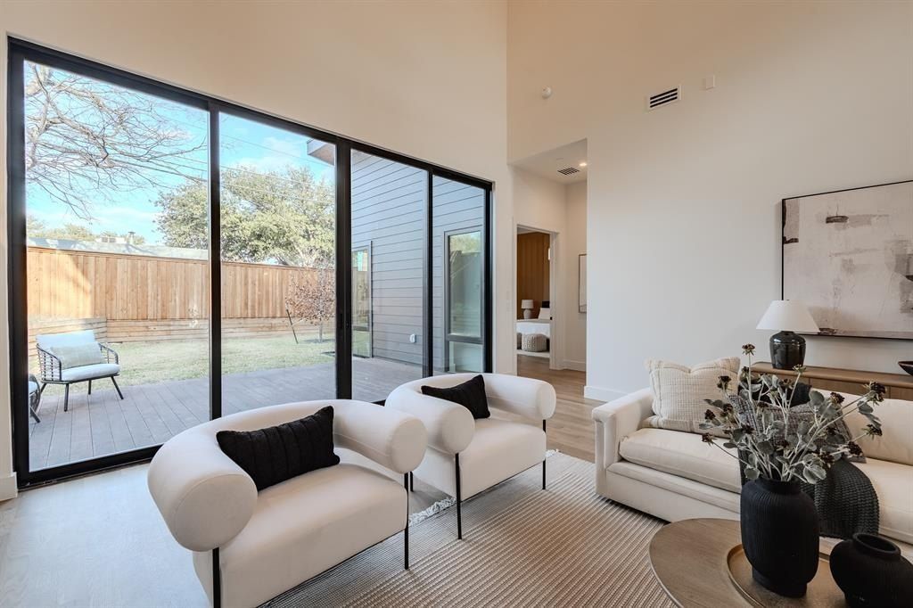7319 Casa Loma Avenue. Dallas, TX 75214