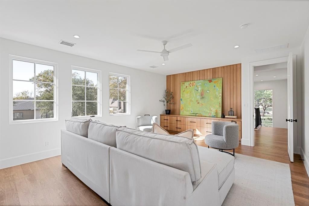 6903 La Vista Drive. Dallas, TX 75214