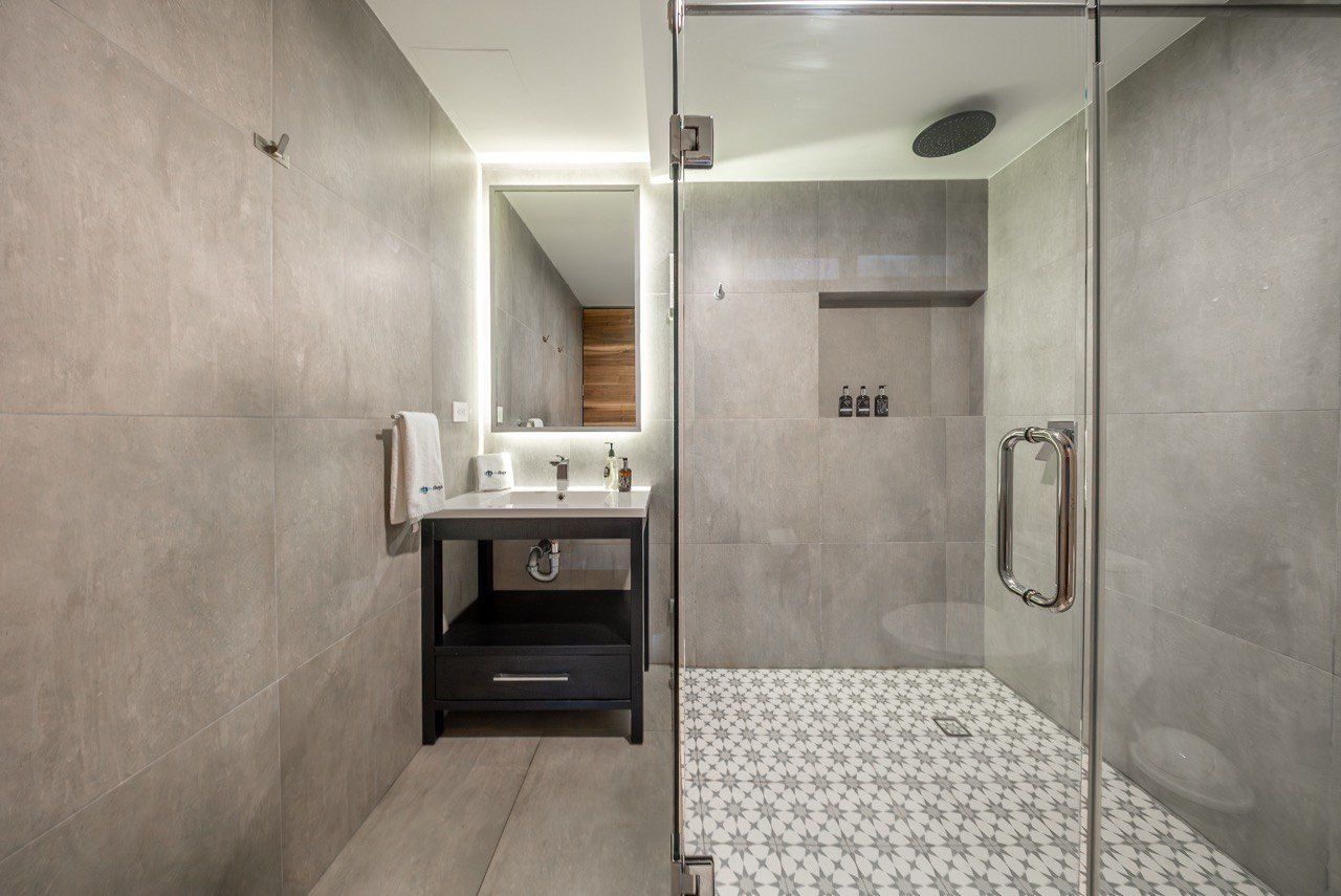 Br Lock Off Penthouse. Beaumont, TX 77710