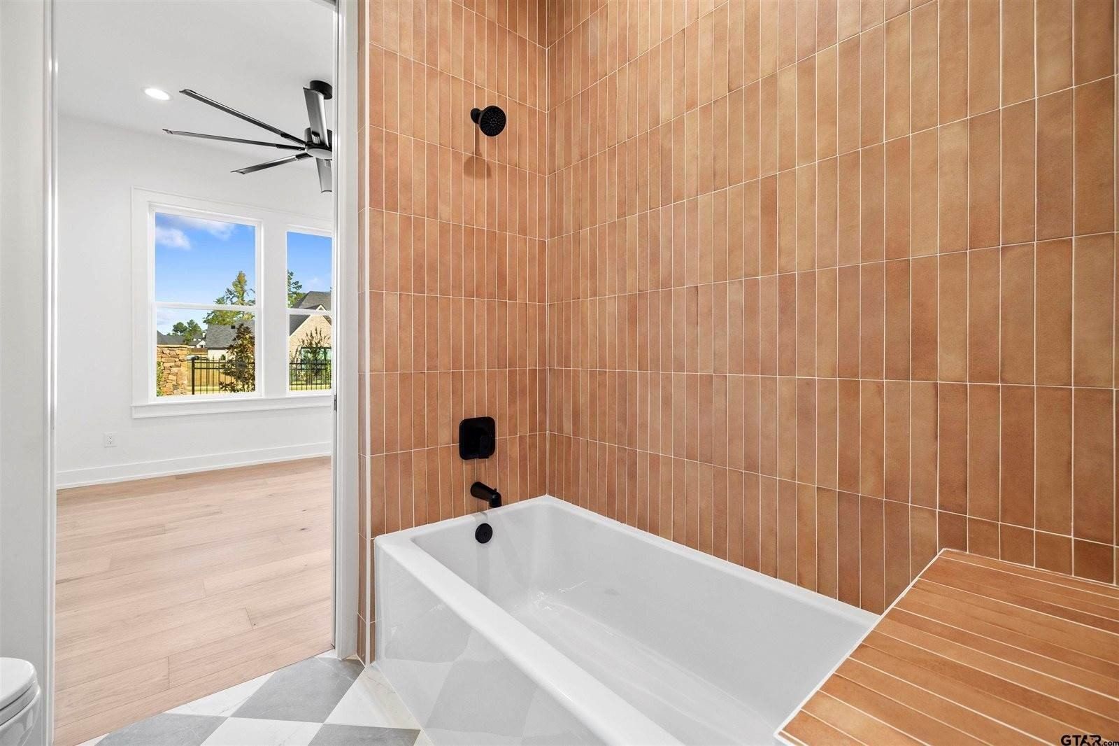 1915 Magnolia Trail. Tyler, TX 75703