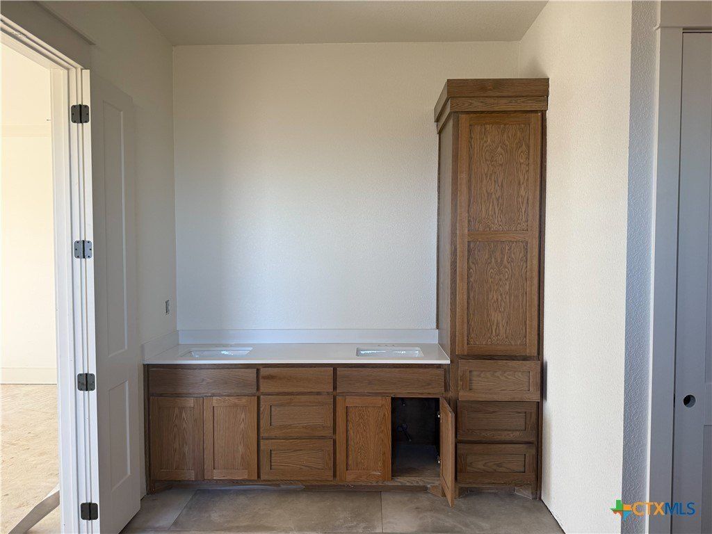 1614 Hunt Drive. Salado, TX 76571