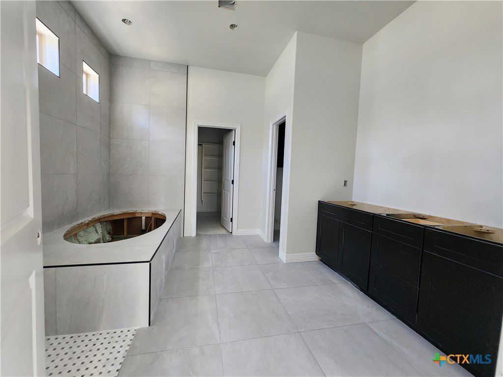 618 Bald Eagle Loop. Salado, TX 76571