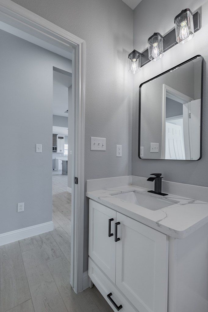 212 Sunrise Loop. Eagle Pass, TX 78852