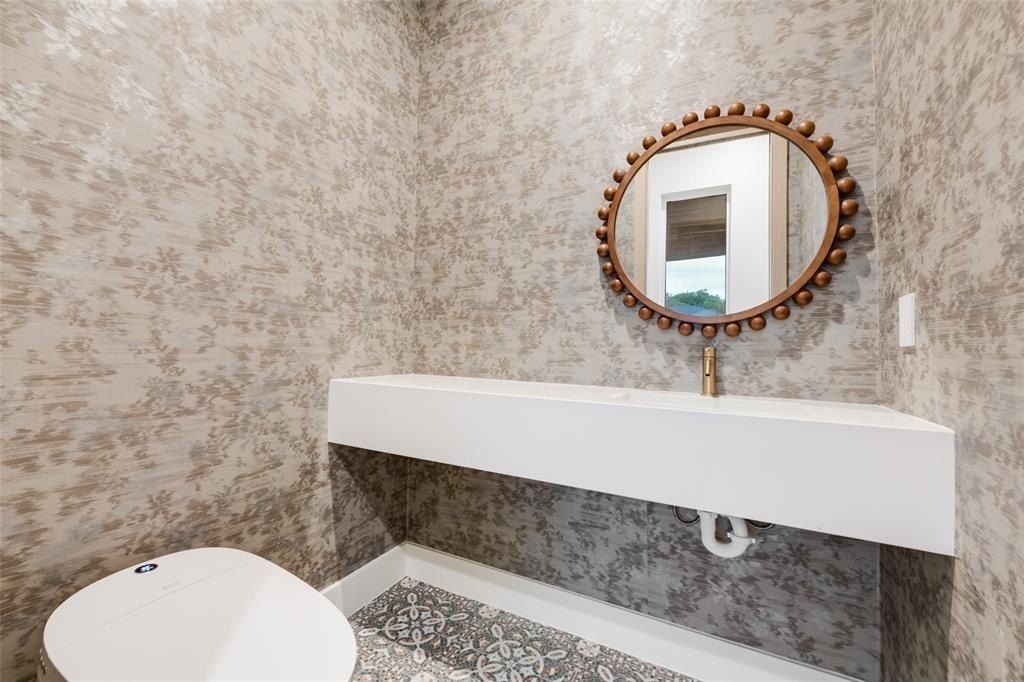 3904 Rochelle Drive. Dallas, TX 75220