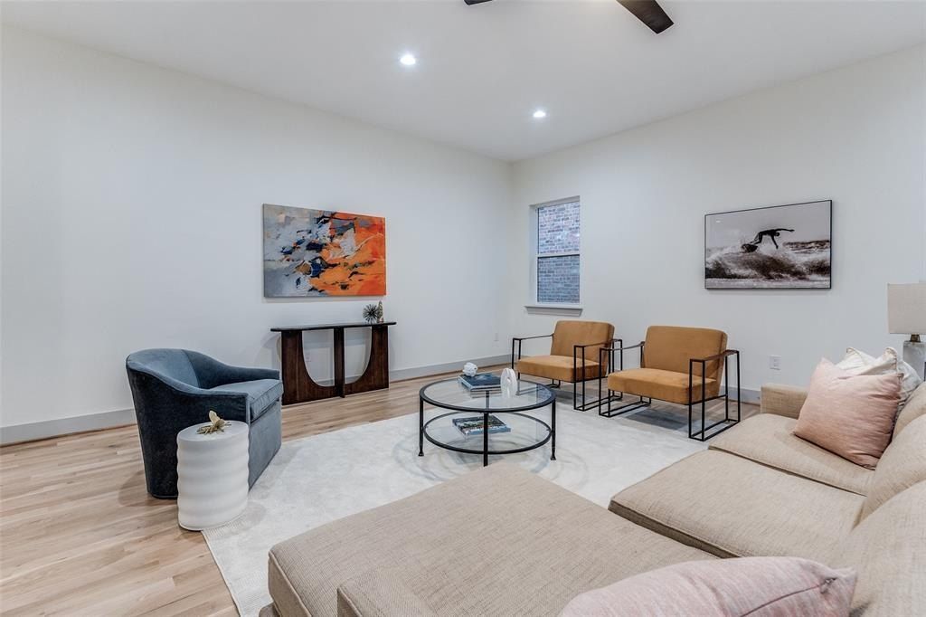 3903 Lively Lane. Dallas, TX 75220