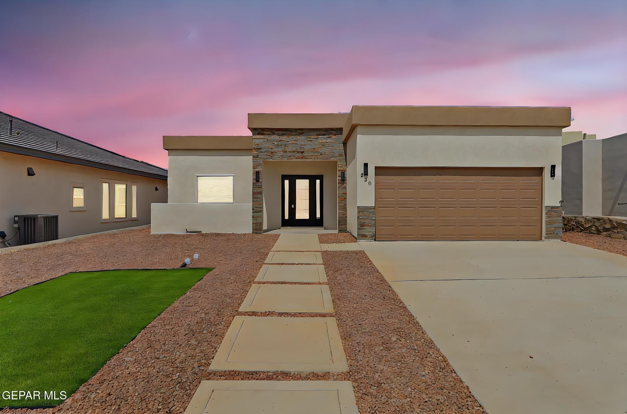 220 Emerald Brass. Horizon City, TX 79928