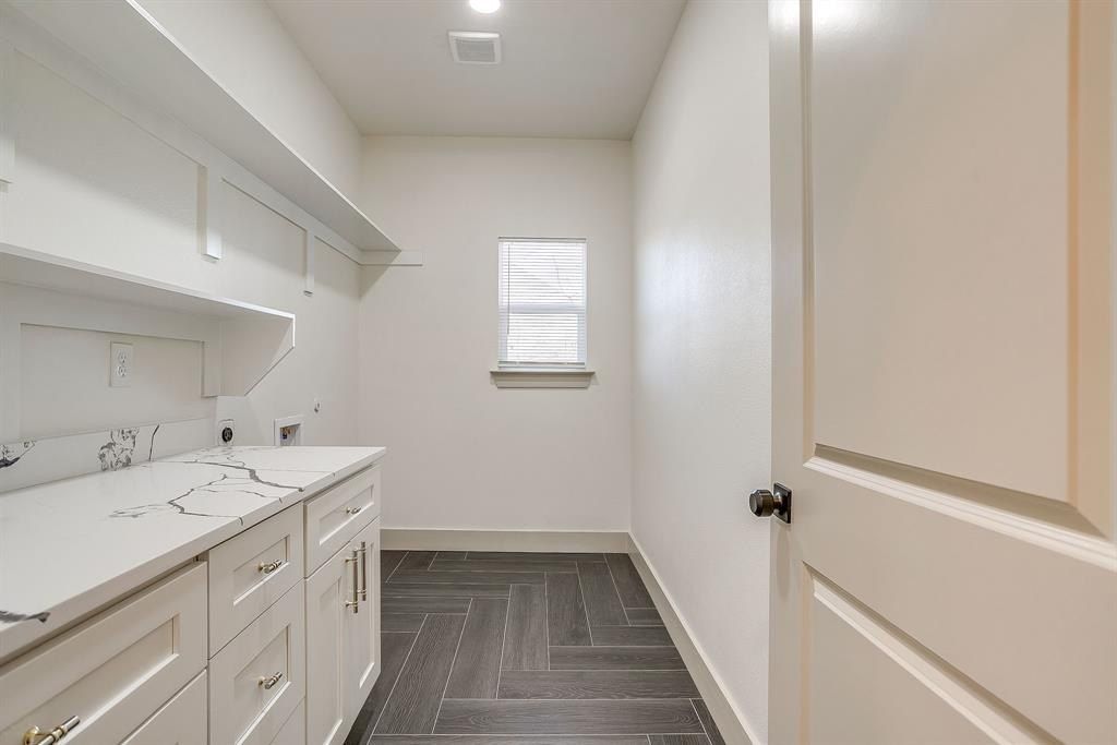 725 Haynie Drive. Runaway Bay, TX 76426