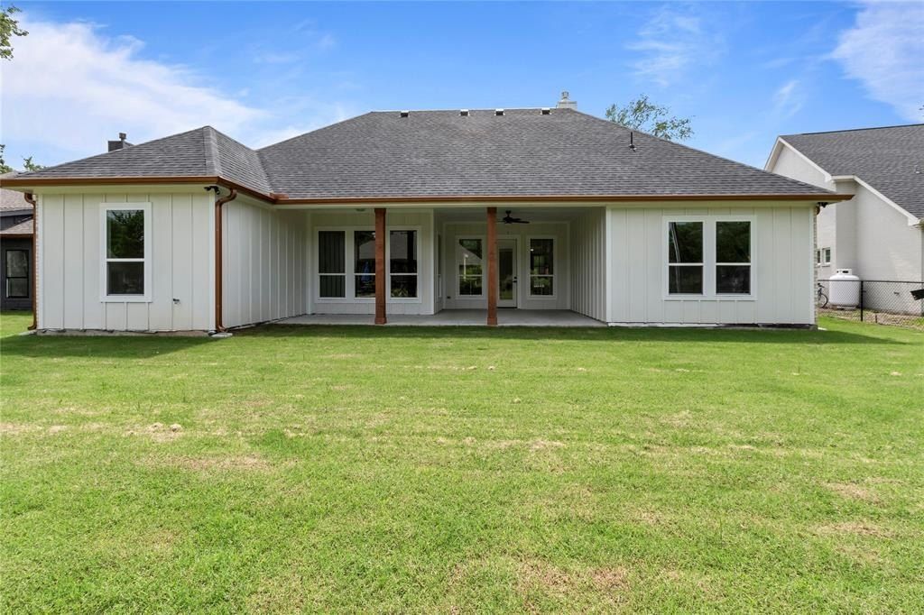 114 Springwood Road. Enchanted Oaks, TX 75156
