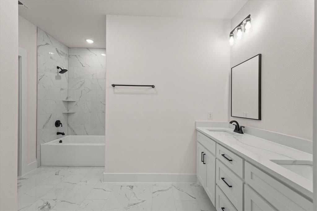 3505 Thannisch Avenue. Fort Worth, TX 76105