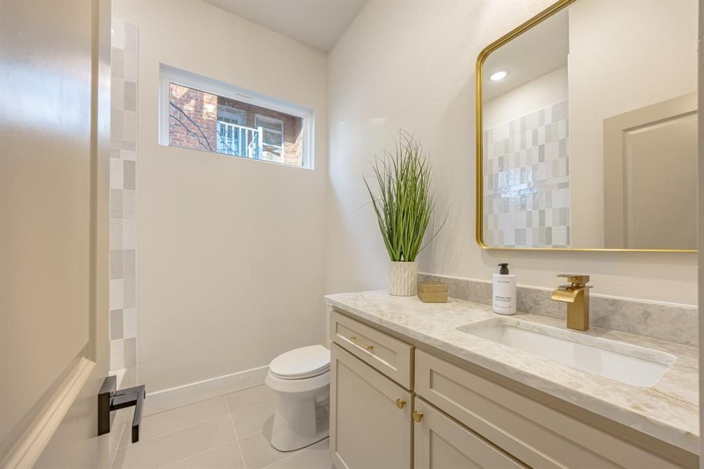 3325 Avenue G. Fort Worth, TX 76105