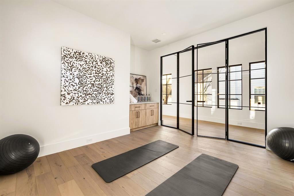 5706 Stanford Avenue. Dallas, TX 75209