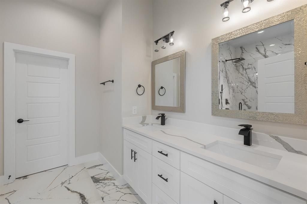 2421 Gooch Street. Dallas, TX 75241