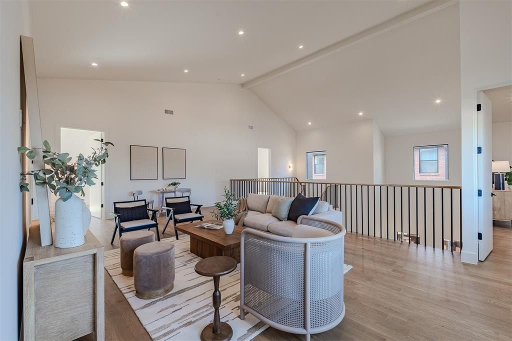 7115 Casa Loma Avenue. Dallas, TX 75214