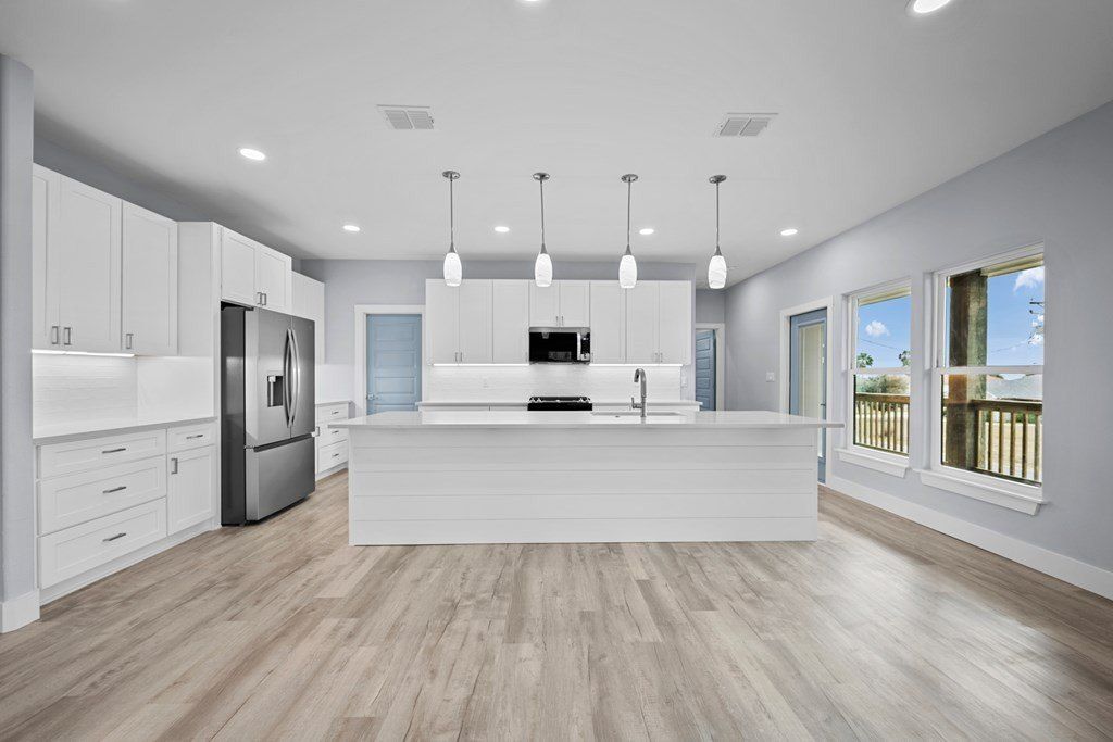 151 Front St. Rockport, TX 78382