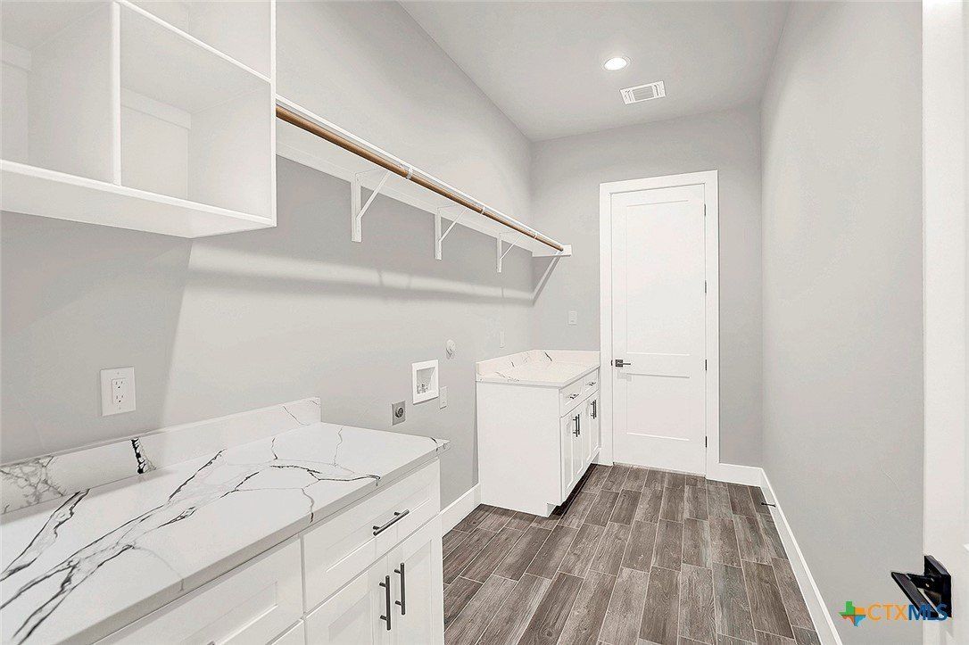 Hondo Ridge. La Vernia, TX 78121