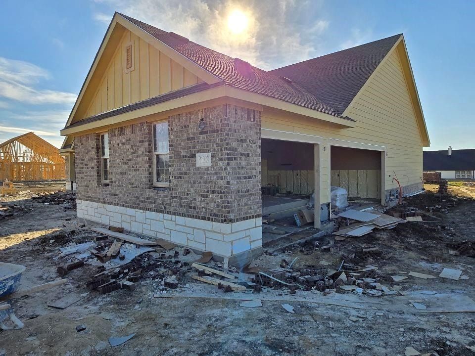 128 Hillview Trail. Decatur, TX 76234