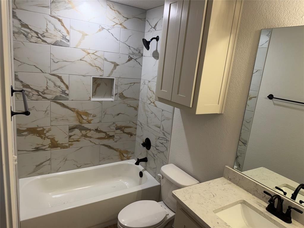 7009 Madaline Court. Azle, TX 76020