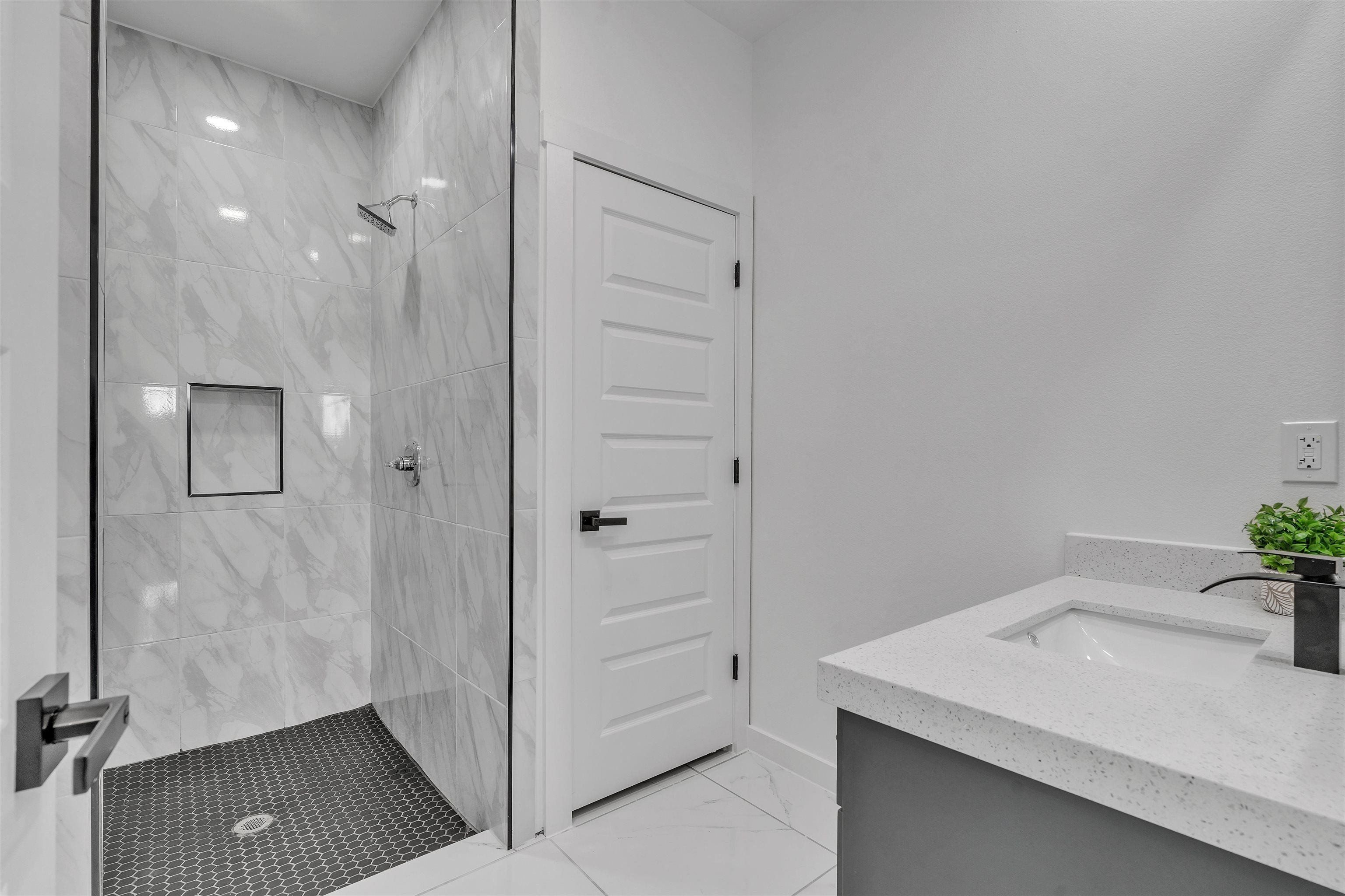 5059 Luna Grande Lp. Laredo, TX 78046