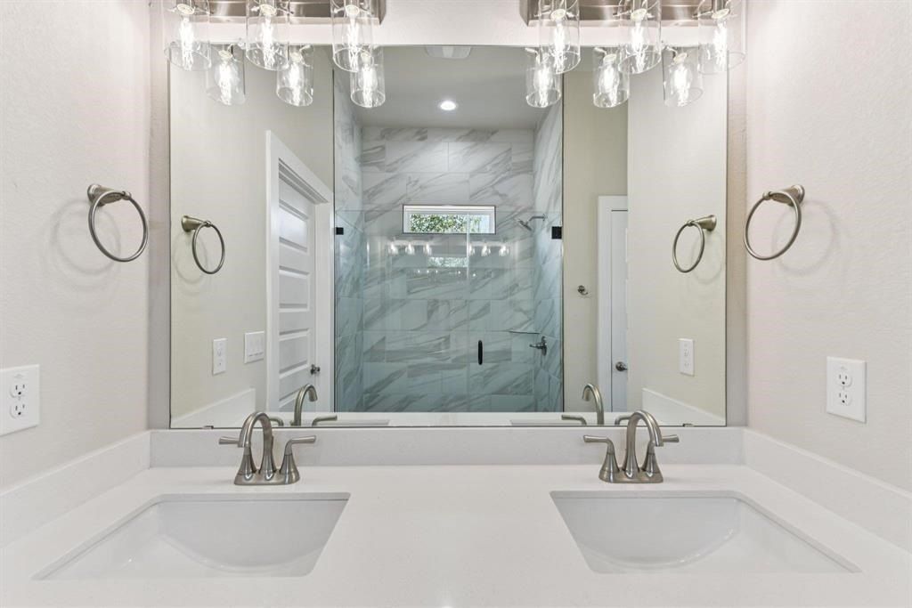 639 Magnolia Lane. Cottonwood Shores, TX 78657