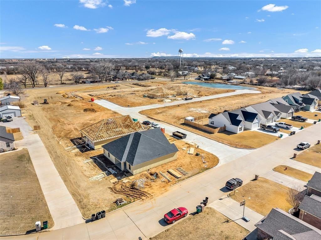 805 Lavender Court. Tolar, TX 76476