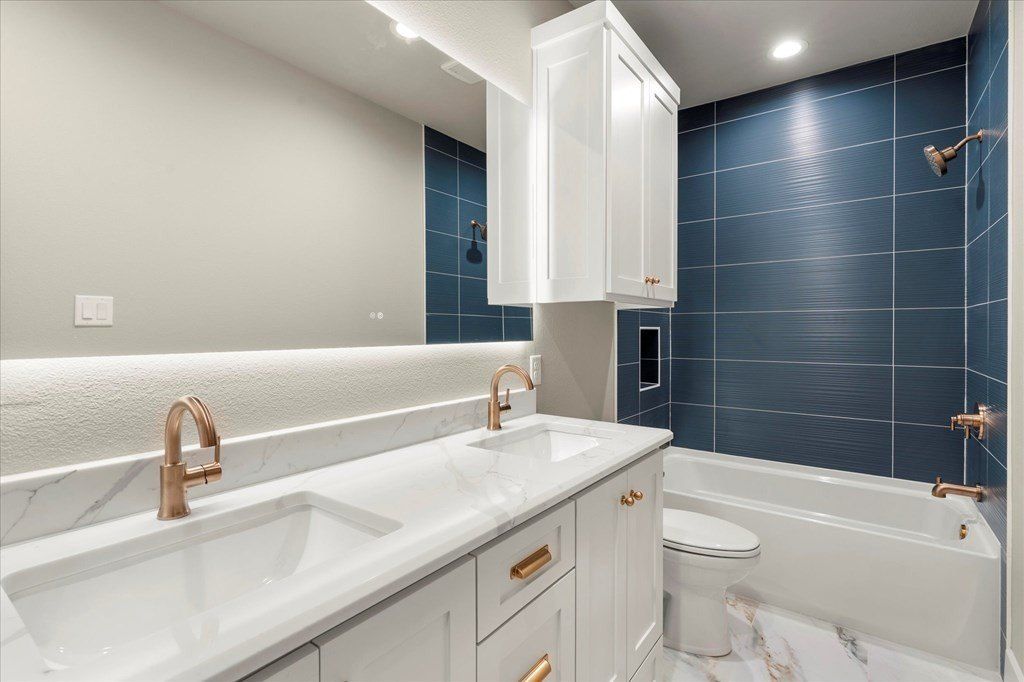 2565 Groves Court. Tool, TX 75143