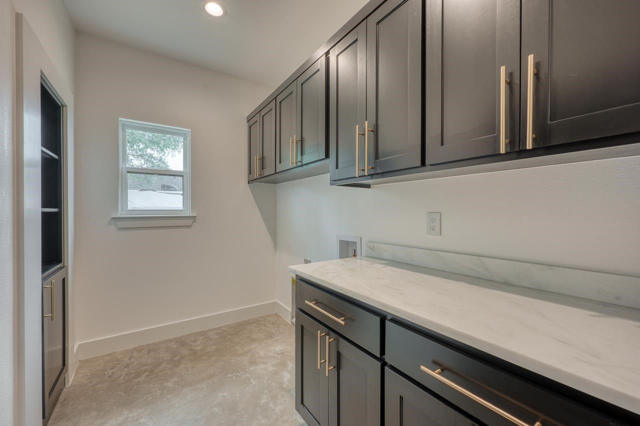 1502 Woodcrest Drive. Granite Shoals, TX 78654