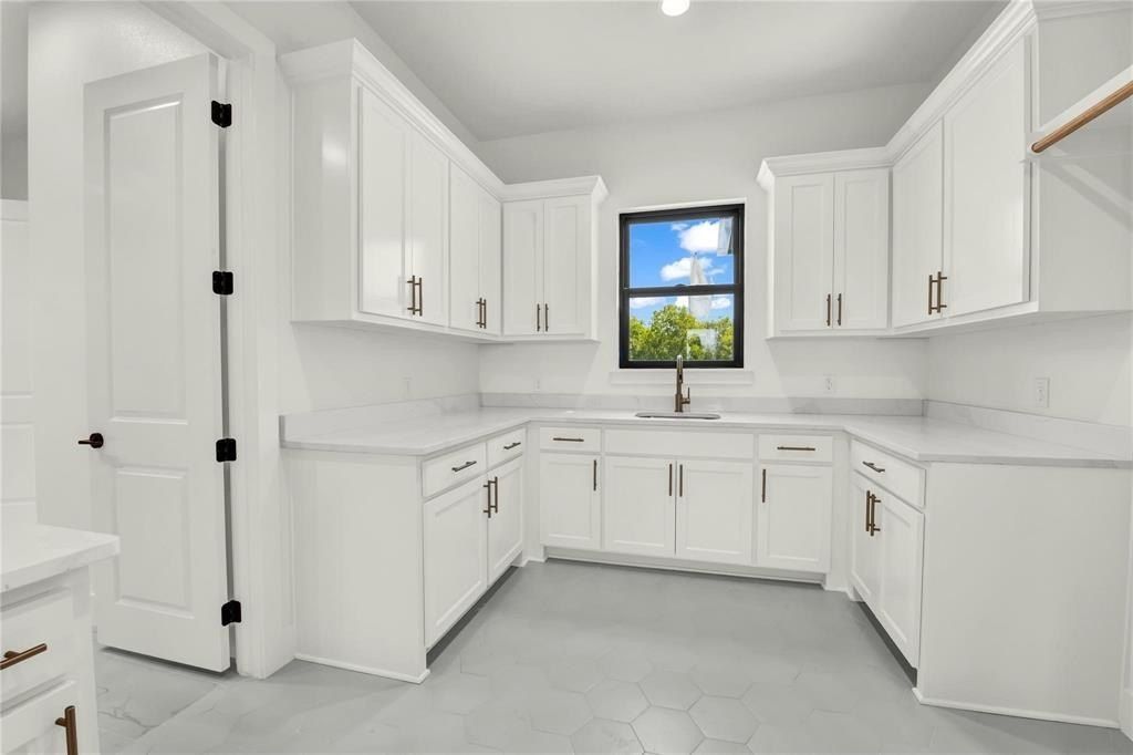 5024 Frost Creek. Aledo, TX 76008