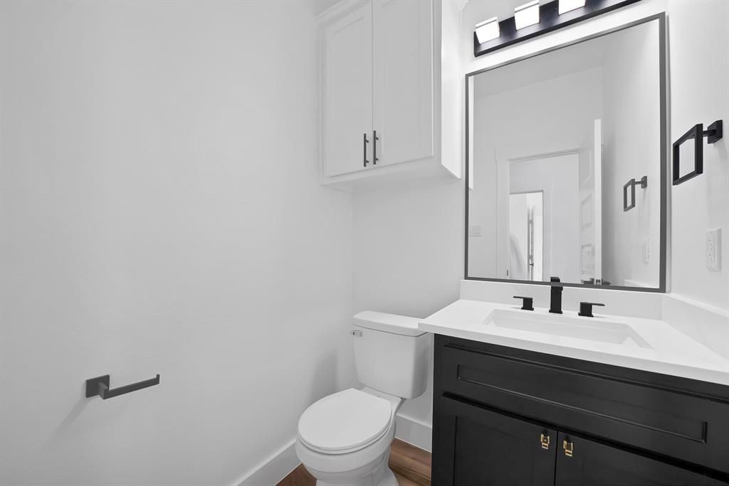 1271 E Myrtle Street. Fort Worth, TX 76104