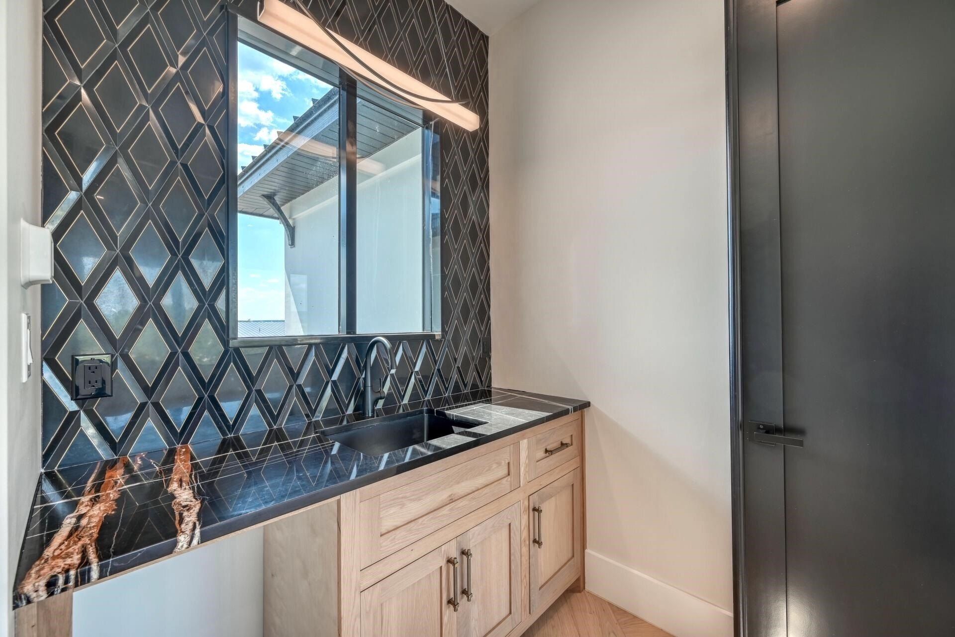 116 Houdini Way. Kingsland, TX 78639