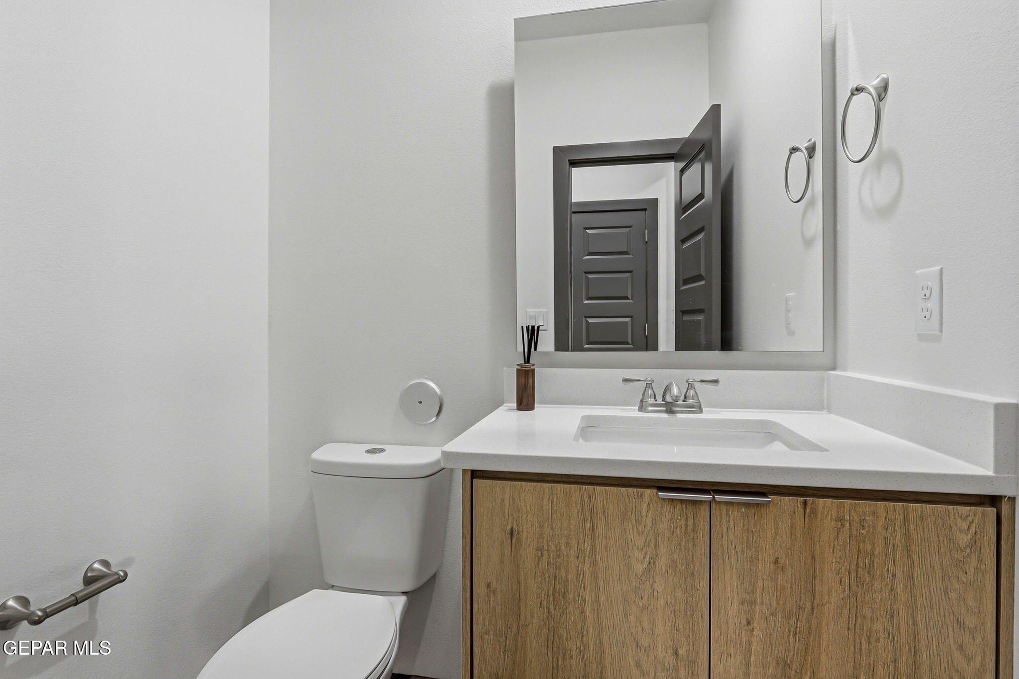 674 Davis Greenwood Court. Vinton, TX 79821