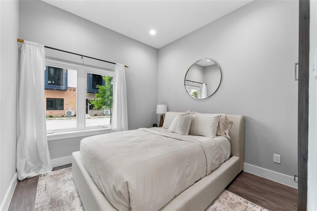 111 Merritt Street. Fort Worth, TX 76114