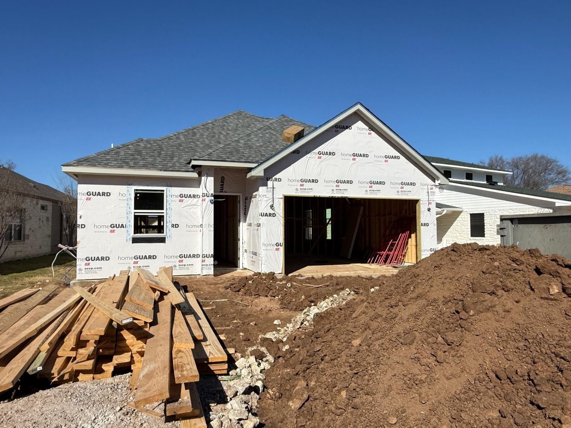 110 Firestone Place. Meadowlakes, TX 78654