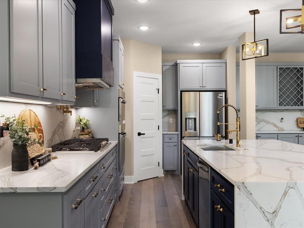 2314 Cales Drive. Arlington, TX 76013