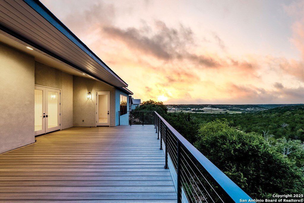 2089 Summit Crest Dr. Kerrville, TX 78028