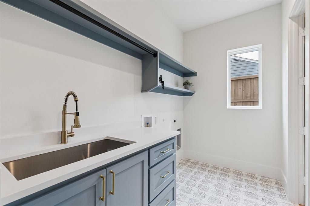 8749 Rexford Drive. Dallas, TX 75209