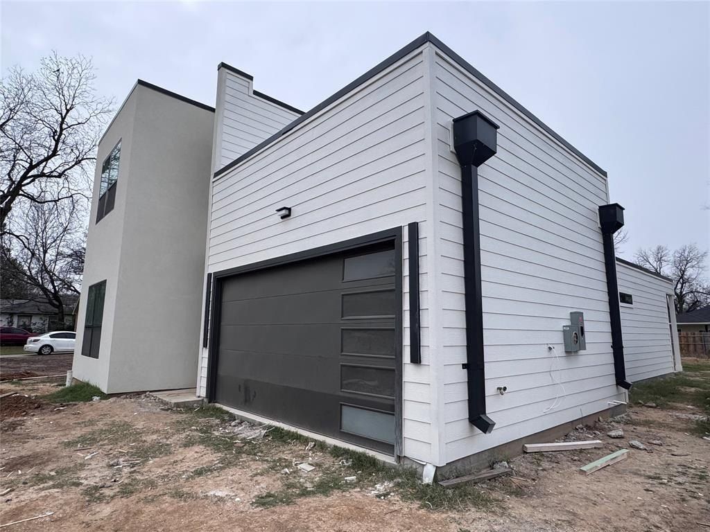 2731 Marburg Street. Dallas, TX 75215