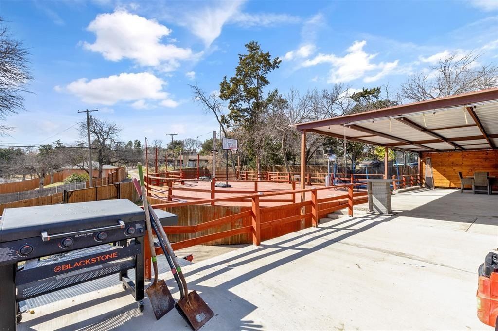 714 Oak Park Drive. Dallas, TX 75232